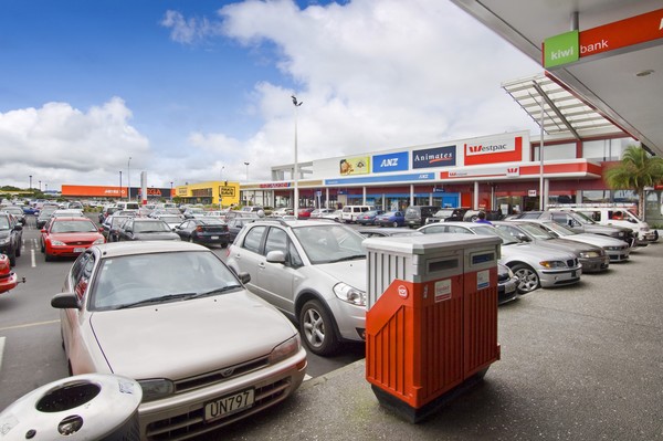 All 22 shops put for auction in the Lincoln North Shopping complex in the Auckland suburb of Henderson have sold under the hammer